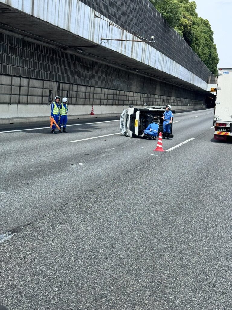 常磐道 下り線 流山IC付近事故