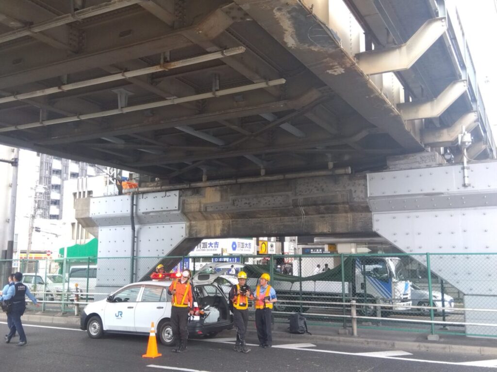 橋桁接触事故