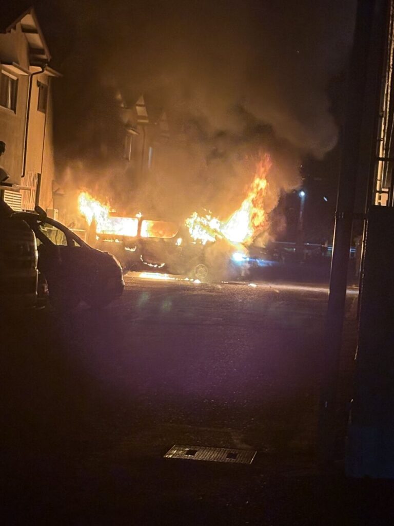当新田公園サッカー場の北側住宅街火事