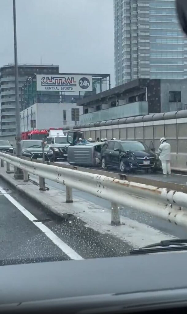 用賀料金所付近事故