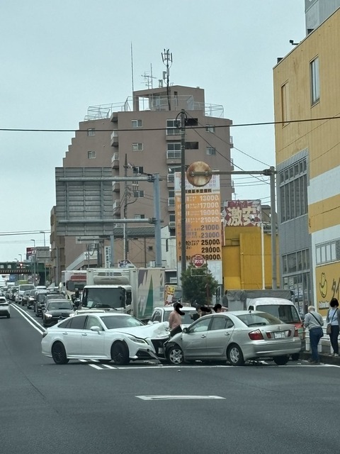 南花島交差点事故