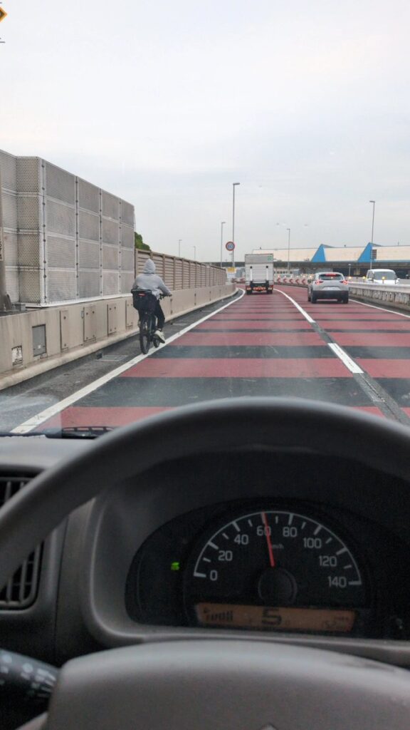 首都高自転車侵入