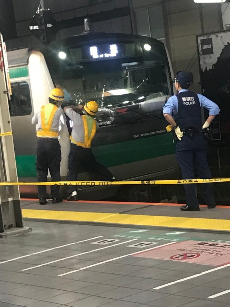フロントガラス割れる