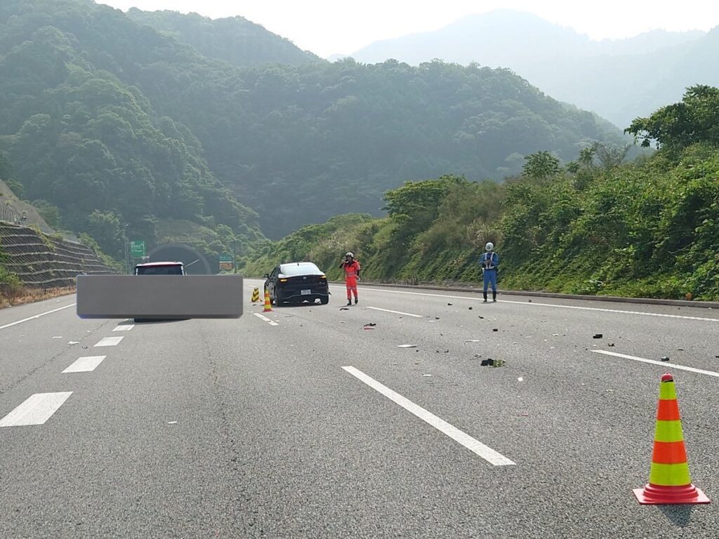 新東名掛川PA付近事故