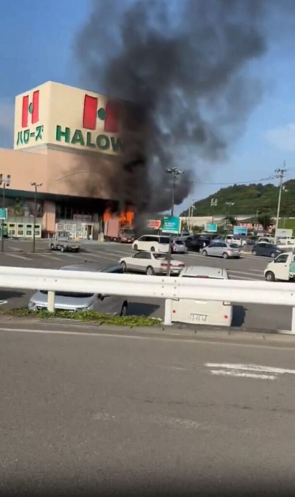 ハローズ車両火災