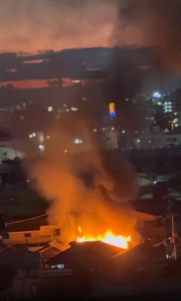 大阪府寝屋川市石津中町付近火災