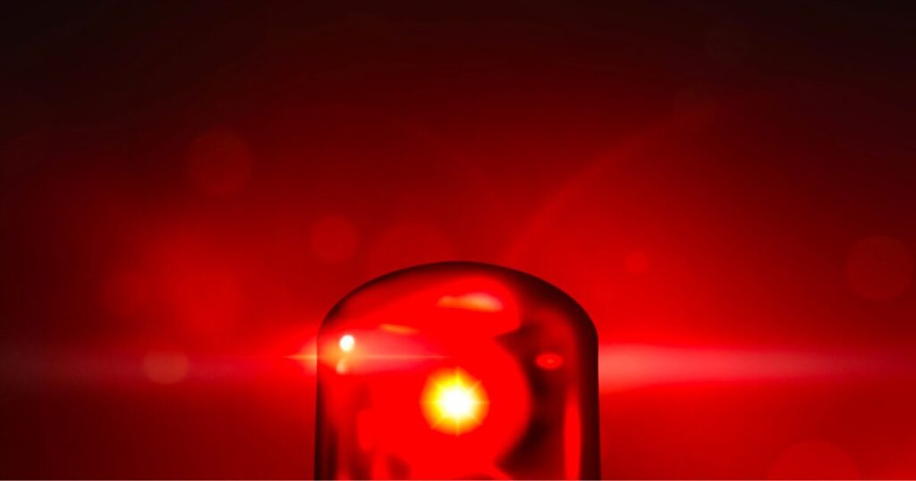 新祝園駅構内で車両と列車炎上