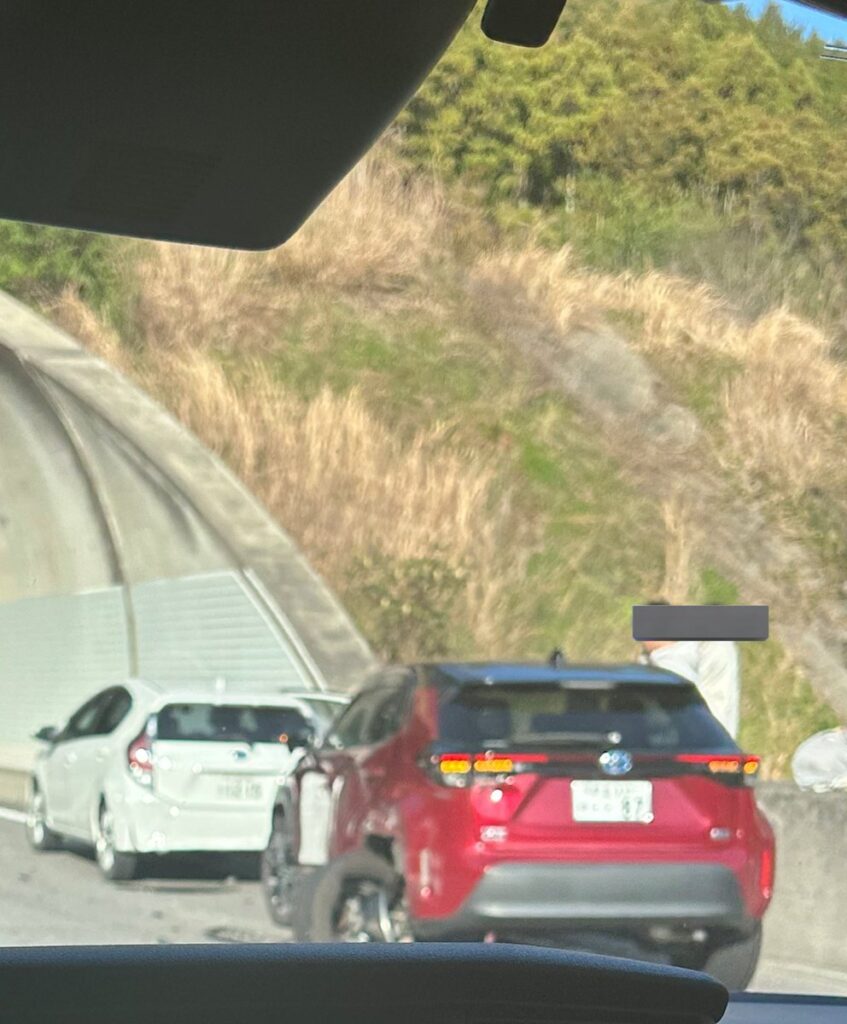 新東名千両トンネルの手前事故