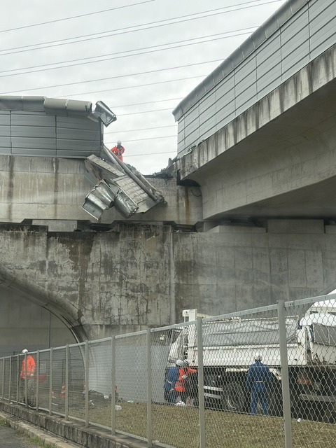 南阪奈道路 上り 太子IC~羽曳野IC付近事故